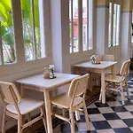 Hibiscus Comfortstay Βίλα Quartu SantʼElena