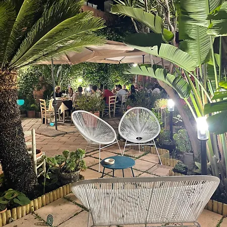 Hibiscus Comfortstay Villa Quartu Sant'Elena