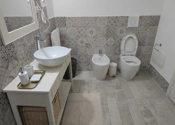 Hibiscus Comfortstay Villa *